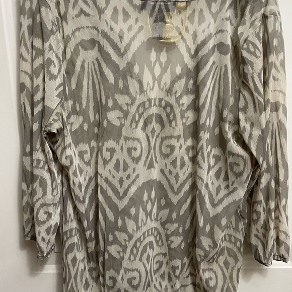 Womens v-neck - Picture 3 of 3